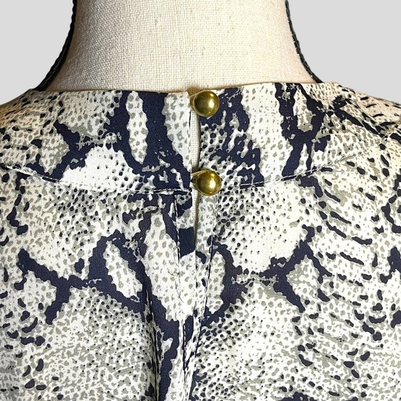 Arc & Co Long Sleeve Snakeskin Print Shortalls Romper Size Large - Picture 3 of 15